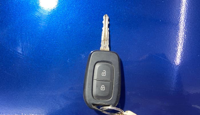 2022 Renault TRIBER RXL MT, Petrol, Manual, 50,709 km, Key Close Up
