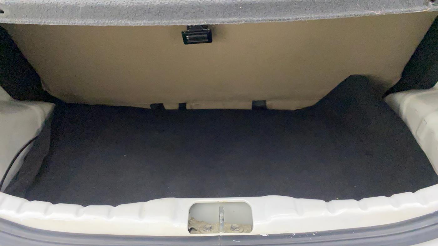 2017 Hyundai Eon MAGNA PLUS, Petrol, Manual, 25,763 km, Boot Inside