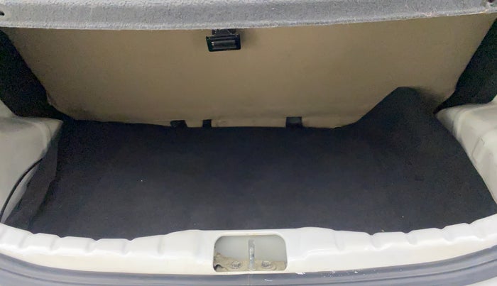 2017 Hyundai Eon MAGNA PLUS, Petrol, Manual, 25,763 km, Boot Inside