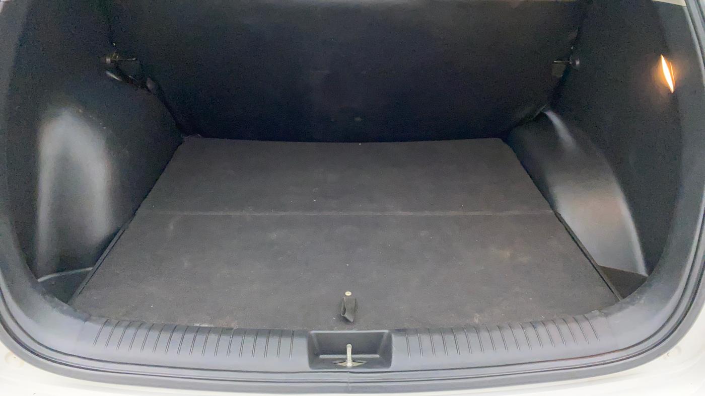 2017 Hyundai Creta 1.6 E + VTVT, Petrol, Manual, 43,547 km, Boot Inside