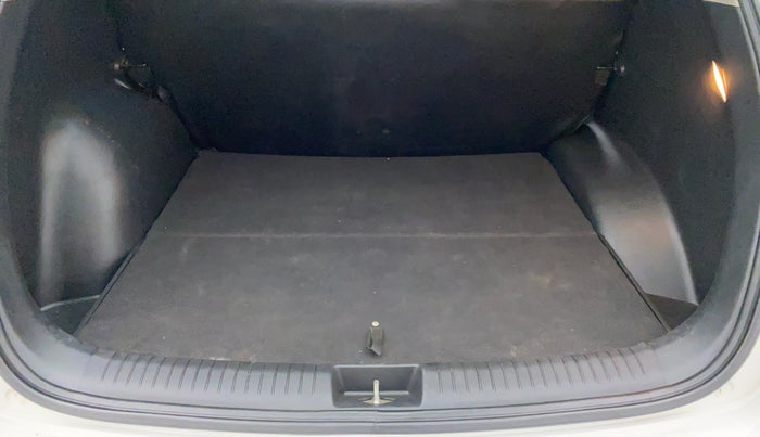 2017 Hyundai Creta 1.6 E + VTVT, Petrol, Manual, 43,547 km, Boot Inside