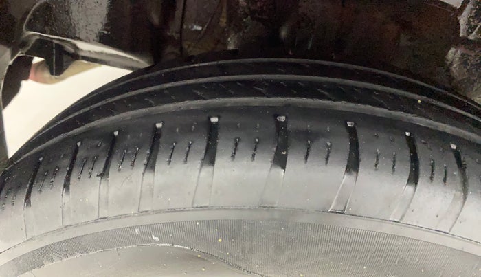 2018 Maruti Swift VXI AMT, Petrol, Automatic, 51,441 km, Right Rear Tyre Tread