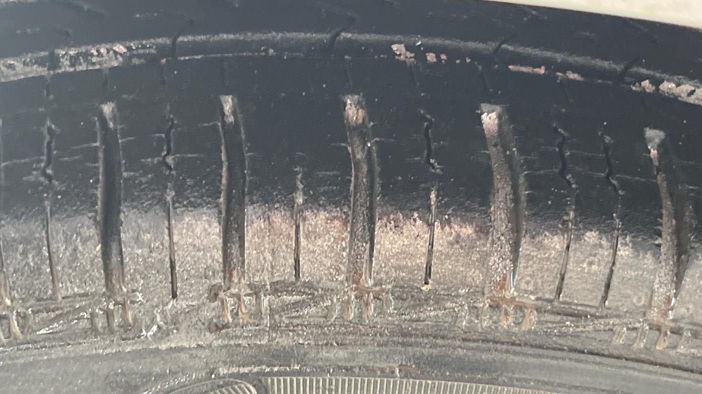 2016 Hyundai Eon MAGNA +, Petrol, Manual, 22,383 km, Left Front Tyre Tread