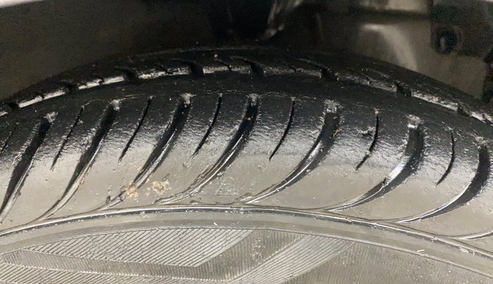 2016 Hyundai Eon MAGNA +, Petrol, Manual, 54,148 km, Right Front Tyre Tread