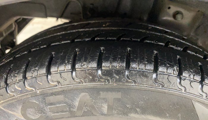 2016 Hyundai Eon MAGNA +, Petrol, Manual, 54,148 km, Right Rear Tyre Tread