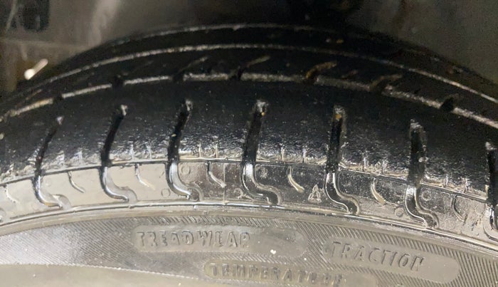 2016 Hyundai Eon MAGNA +, Petrol, Manual, 54,148 km, Left Front Tyre Tread