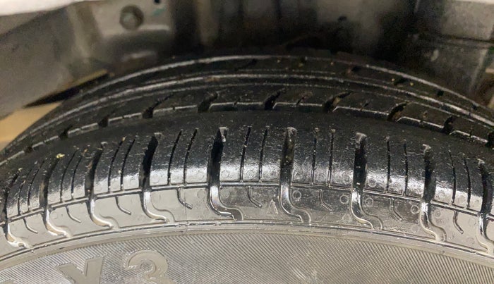 2016 Hyundai Eon MAGNA +, Petrol, Manual, 54,148 km, Left Rear Tyre Tread