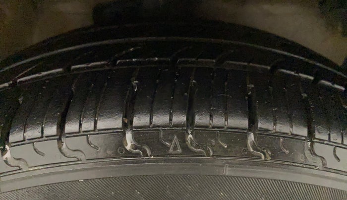 2015 Maruti Celerio VXI CNG, CNG, Manual, 56,930 km, Right Front Tyre Tread
