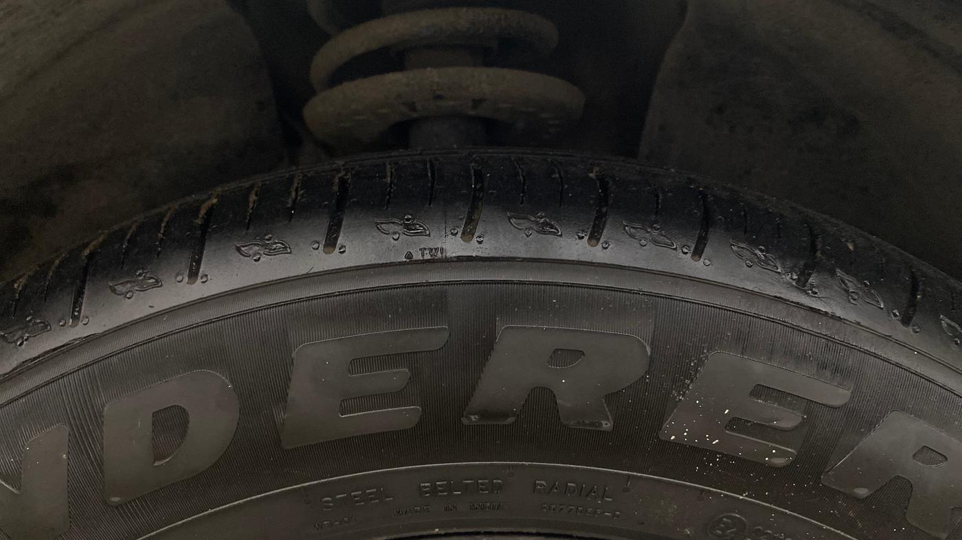 2019 Mahindra XUV500 W7, Diesel, Manual, 98,564 km, Right Front Tyre Tread