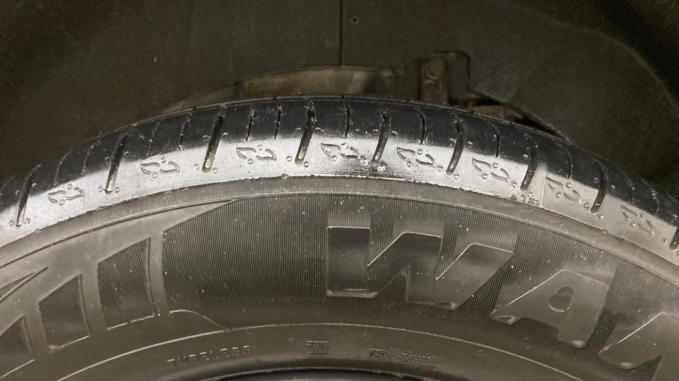 2019 Mahindra XUV500 W7, Diesel, Manual, 98,564 km, Left Rear Tyre Tread