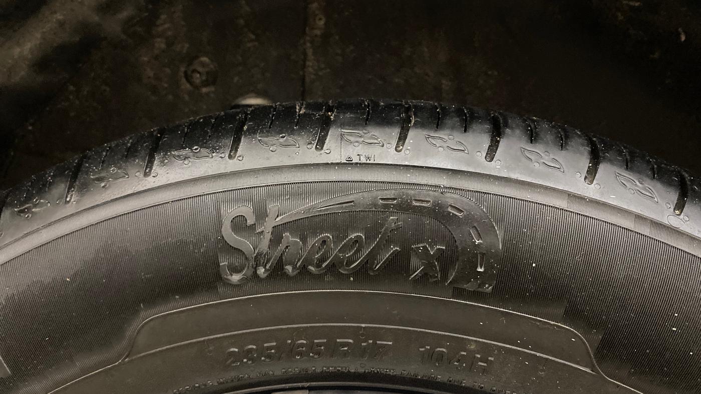 2019 Mahindra XUV500 W7, Diesel, Manual, 98,564 km, Right Rear Tyre Tread
