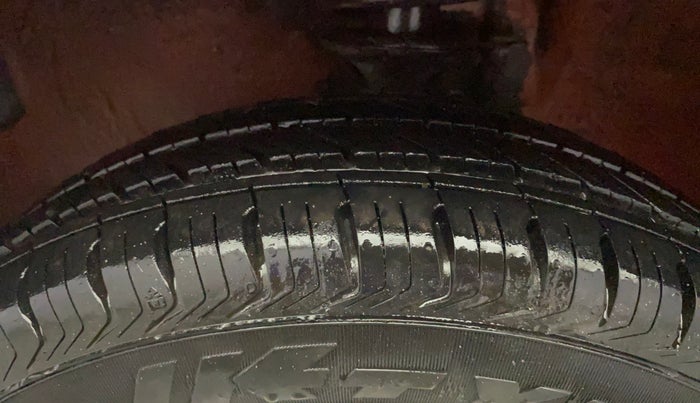 2014 Maruti Alto 800 LXI, Petrol, Manual, 24,148 km, Left Front Tyre Tread