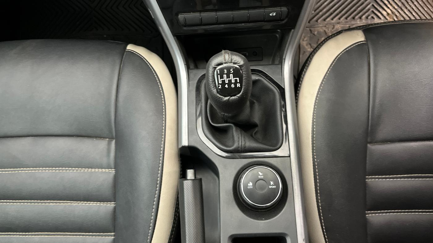 2020 Tata NEXON XM PETROL, Petrol, Manual, 58,424 km, Gear Lever