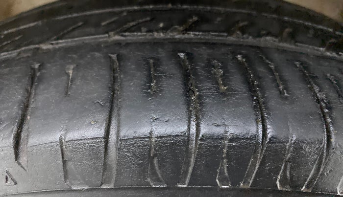 2018 Maruti Wagon R 1.0 VXI OPT, Petrol, Manual, 84,104 km, Right Front Tyre Tread