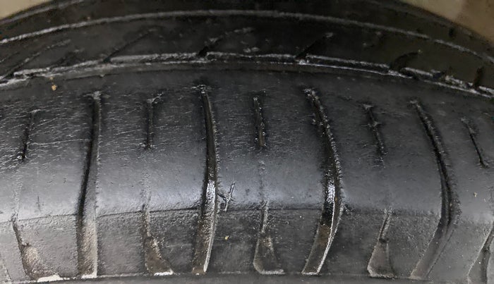 2018 Maruti Wagon R 1.0 VXI OPT, Petrol, Manual, 84,104 km, Left Front Tyre Tread