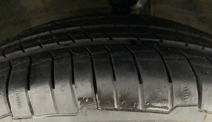 2010 Hyundai i10 SPORTZ 1.2 AT, Petrol, Automatic, 59,794 km, Right Front Tyre Tread