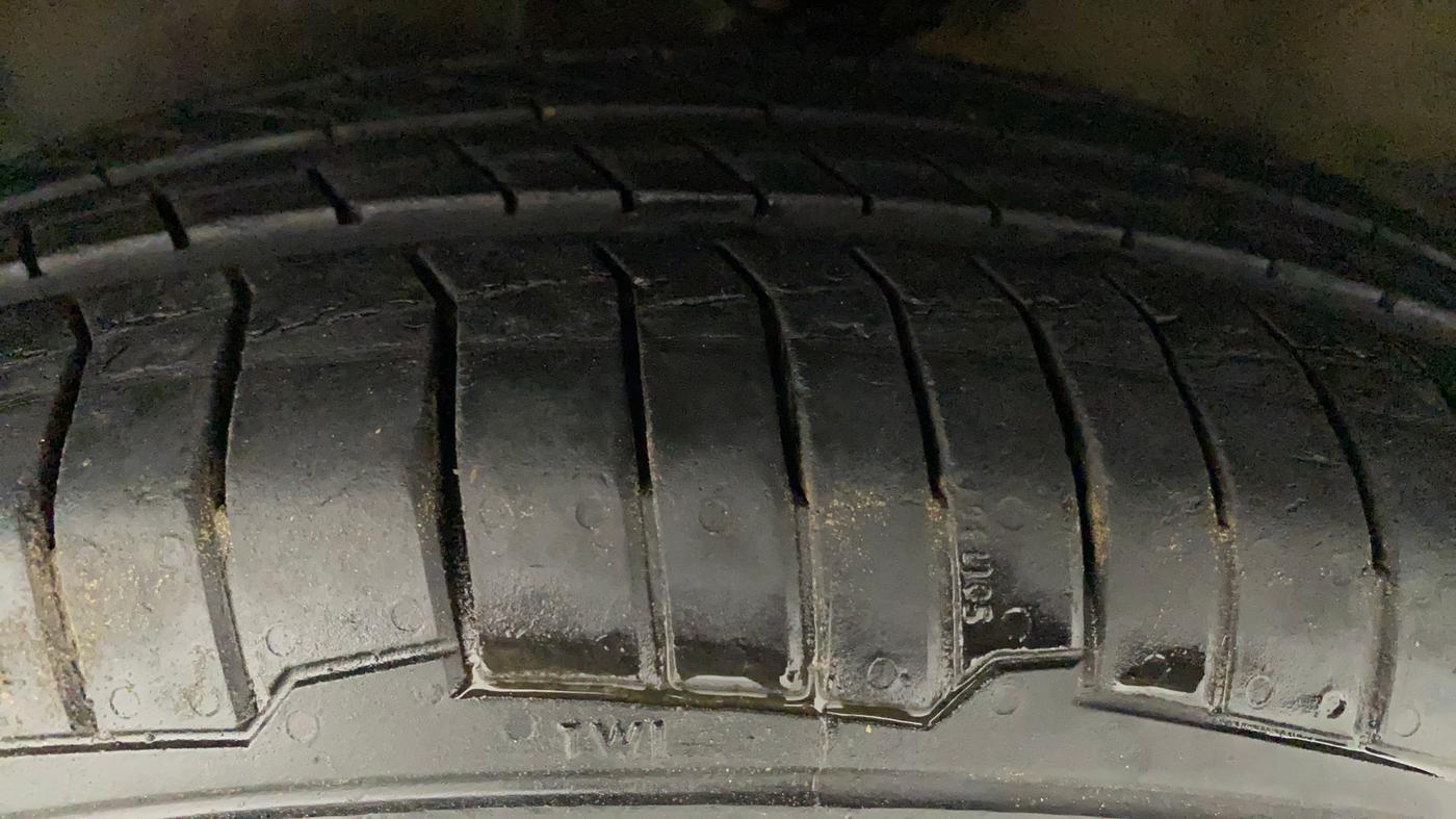 2010 Hyundai i10 SPORTZ 1.2 AT, Petrol, Automatic, 59,794 km, Left Front Tyre Tread