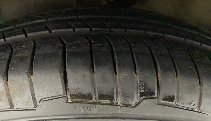 2010 Hyundai i10 SPORTZ 1.2 AT, Petrol, Automatic, 59,794 km, Left Front Tyre Tread