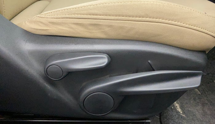 2019 Jeep Compass LONGITUDE (O) 2.0 DIESEL, Diesel, Manual, 26,987 km, Driver Side Adjustment Panel