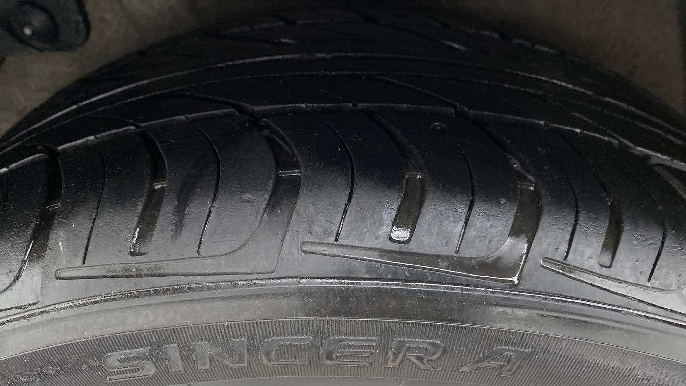 2013 Hyundai Verna FLUIDIC 1.6 SX VTVT OPT, Petrol, Manual, 36,802 km, Right Rear Tyre Tread