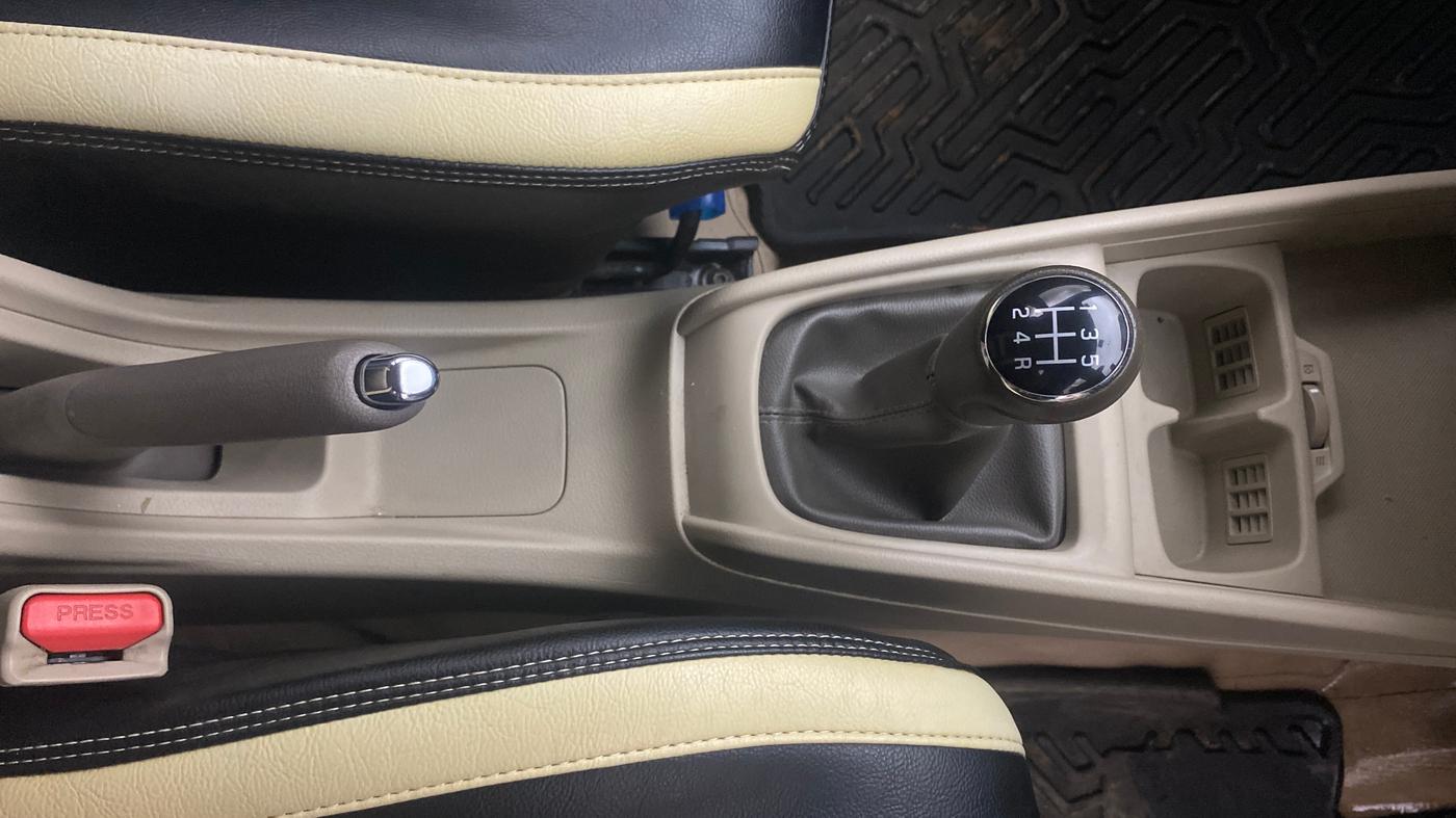2024 Maruti Ertiga ZXI+ SHVS, Petrol, Manual, 64,630 km, Gear Lever