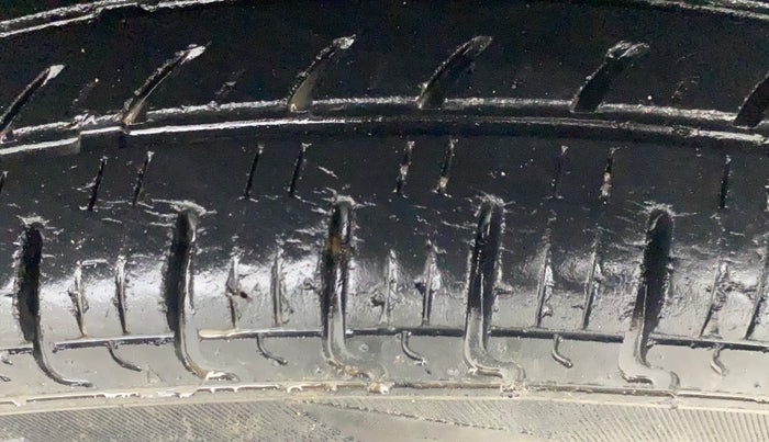 2018 Renault Kwid RXL, Petrol, Manual, 38,719 km, Left Rear Tyre Tread