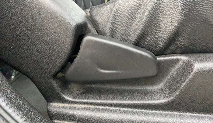2018 Renault Kwid RXL, Petrol, Manual, 38,719 km, Driver Side Adjustment Panel