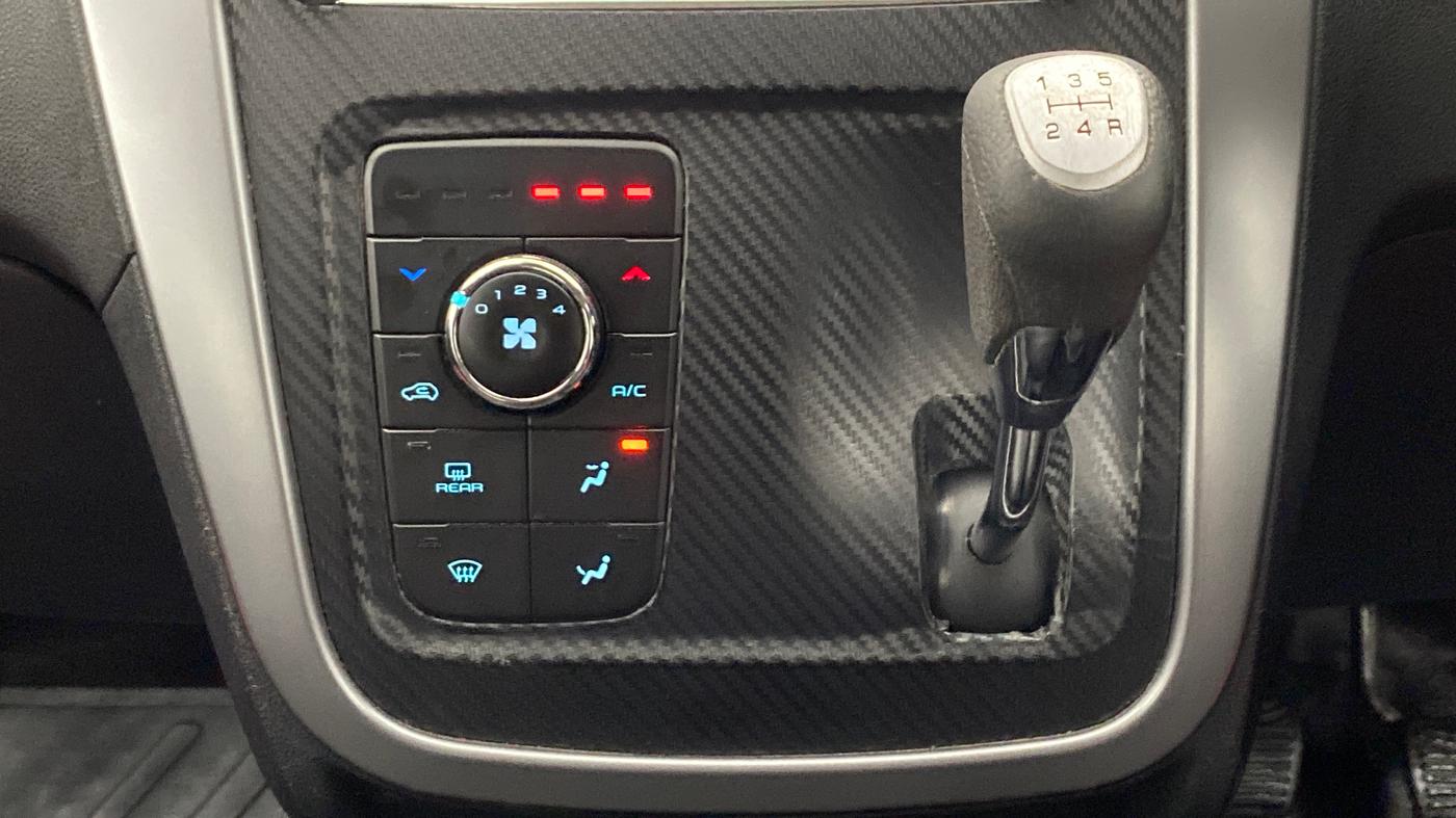 2017 Mahindra KUV 100 NXT K8 6 STR, Petrol, Manual, 27,537 km, Gear Lever
