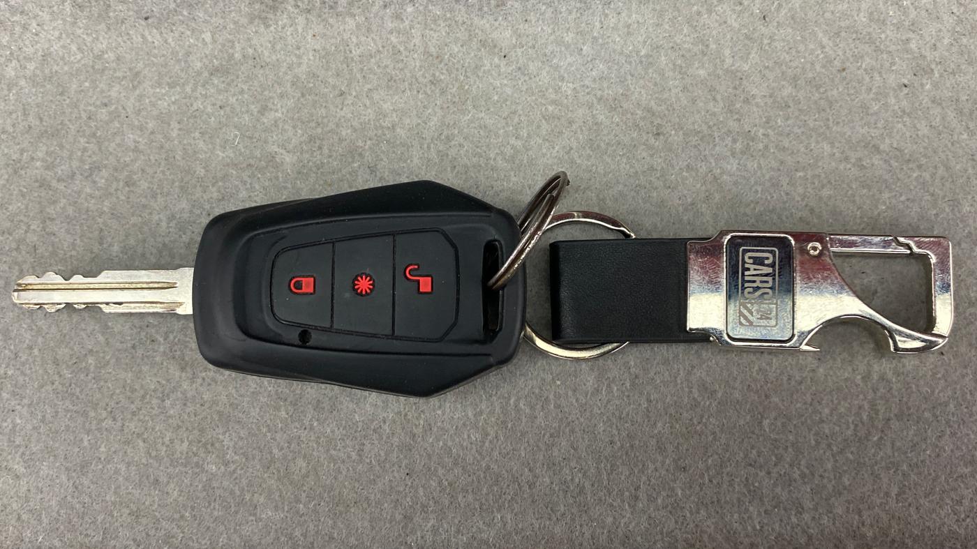 2017 Mahindra KUV 100 NXT K8 6 STR, Petrol, Manual, 27,537 km, Key Close Up
