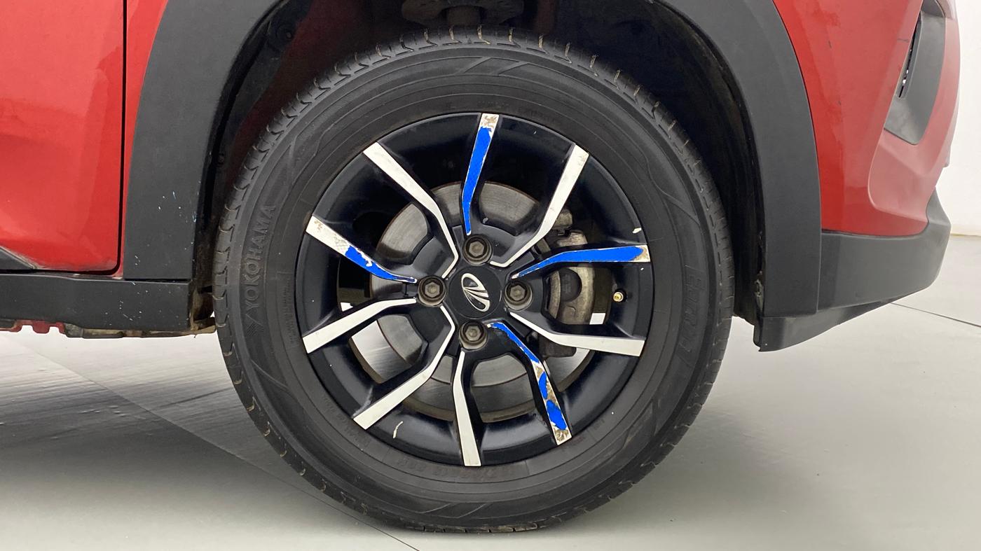 2017 Mahindra KUV 100 NXT K8 6 STR, Petrol, Manual, 27,537 km, Right Front Wheel