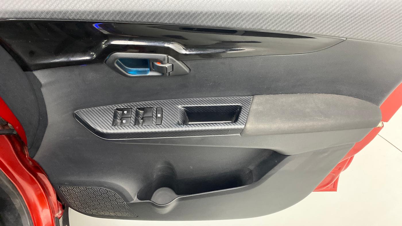 2017 Mahindra KUV 100 NXT K8 6 STR, Petrol, Manual, 27,537 km, Driver Side Door Panels Control