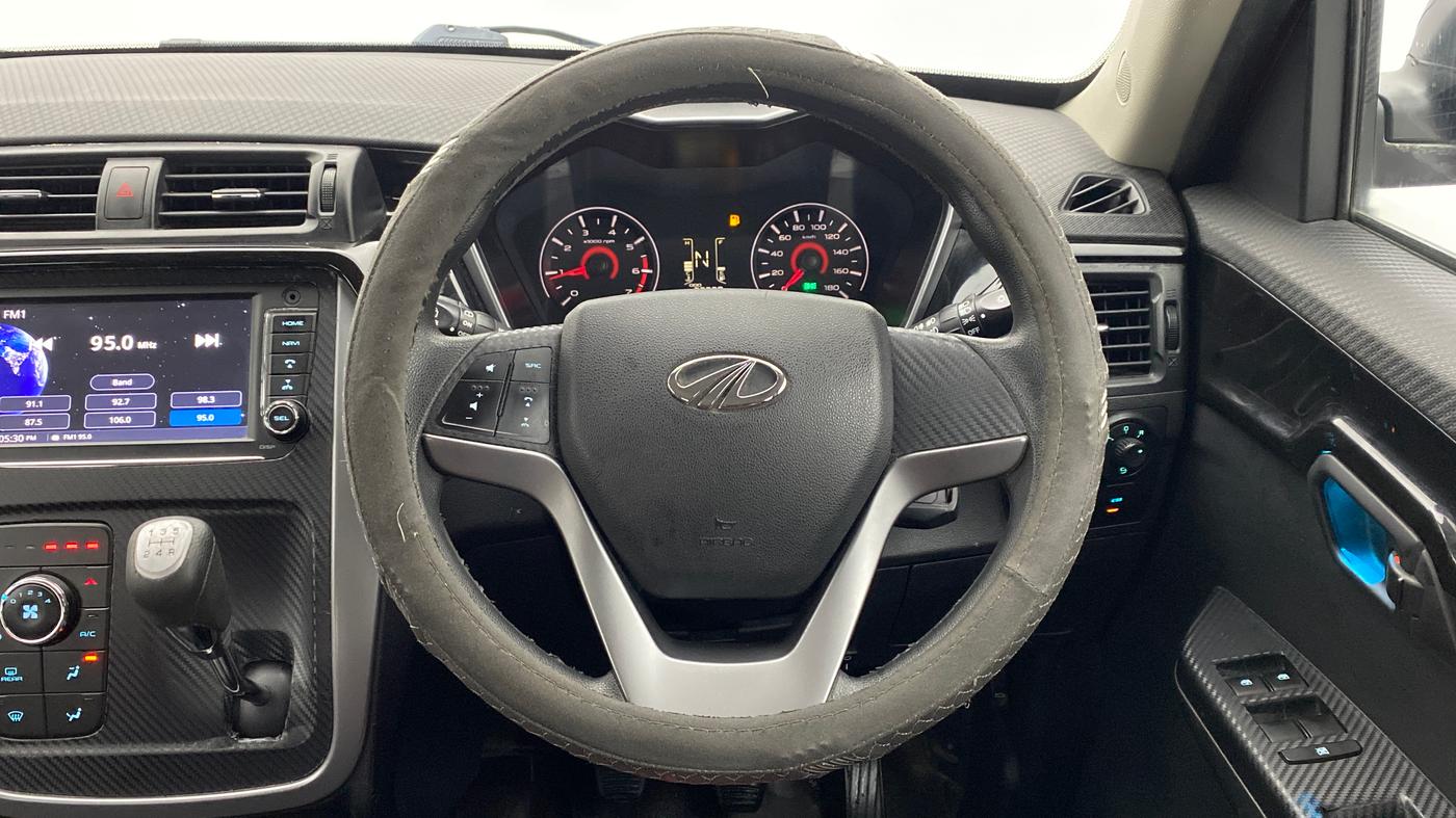 2017 Mahindra KUV 100 NXT K8 6 STR, Petrol, Manual, 27,537 km, Steering Wheel Close Up