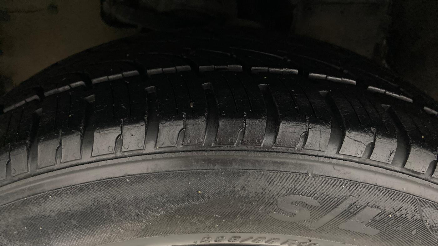 2019 Tata Hexa Varicor 400 XT, Diesel, Manual, 34,766 km, Left Front Tyre Tread