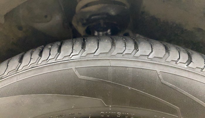 2023 Hyundai NEW I20 Sportz 1.2 IVT, Petrol, Automatic, 32,945 km, Right Front Tyre Tread