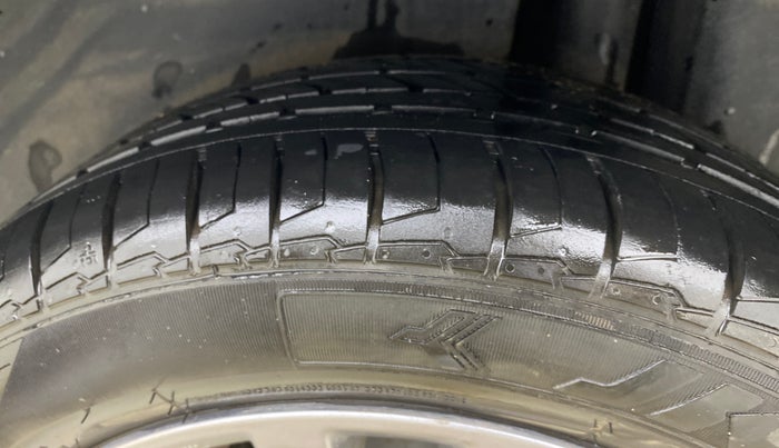 2018 Maruti Ciaz ALPHA 1.4 PETROL, Petrol, Manual, 61,942 km, Left Rear Tyre Tread