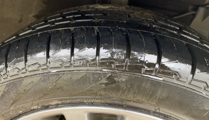 2018 Maruti Ciaz ALPHA 1.4 PETROL, Petrol, Manual, 61,942 km, Right Front Tyre Tread