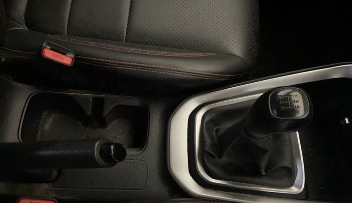 2024 KIA SONET HTK (O) 1.2 Petrol MT, Petrol, Manual, 19,416 km, Gear Lever