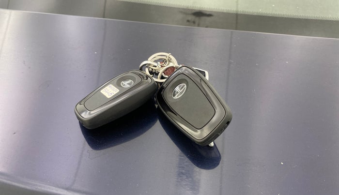 2022 Tata TIGOR XZ PLUS CNG, CNG, Manual, 52,939 km, Key Close Up