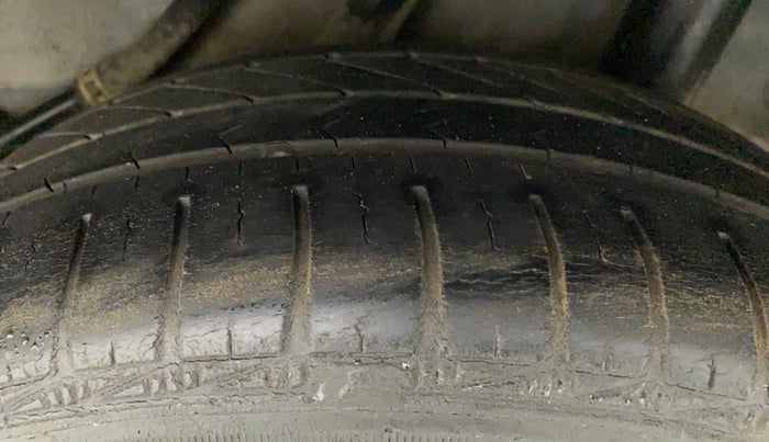 2015 Honda Amaze 1.2L I-VTEC S, Petrol, Manual, 24,184 km, Left Rear Tyre Tread