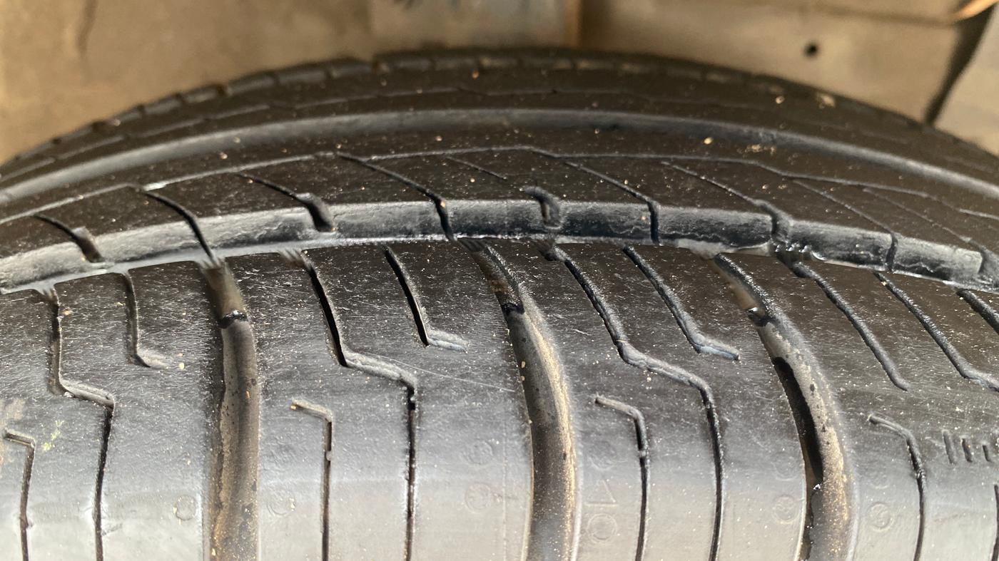 2015 Maruti Ciaz VXI, Petrol, Manual, 98,457 km, Right Front Tyre Tread