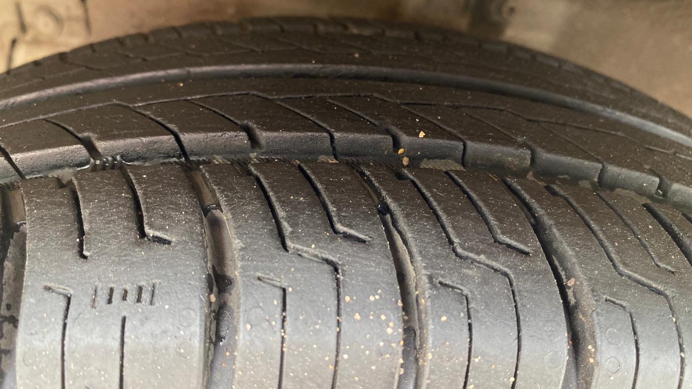 2015 Maruti Ciaz VXI, Petrol, Manual, 98,457 km, Left Front Tyre Tread