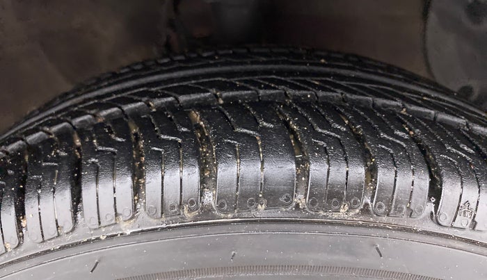 2017 Hyundai Xcent SX 1.2, Petrol, Manual, 32,061 km, Right Front Tyre Tread