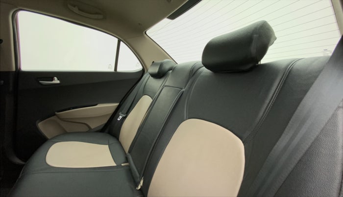 2017 Hyundai Xcent SX 1.2, Petrol, Manual, 32,061 km, Right Side Rear Door Cabin