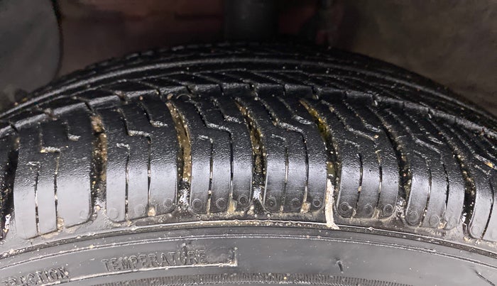 2017 Hyundai Xcent SX 1.2, Petrol, Manual, 32,061 km, Left Front Tyre Tread