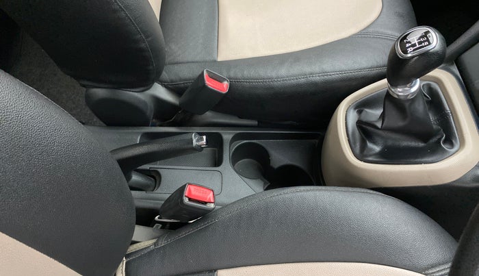 2017 Hyundai Xcent SX 1.2, Petrol, Manual, 32,061 km, Gear Lever