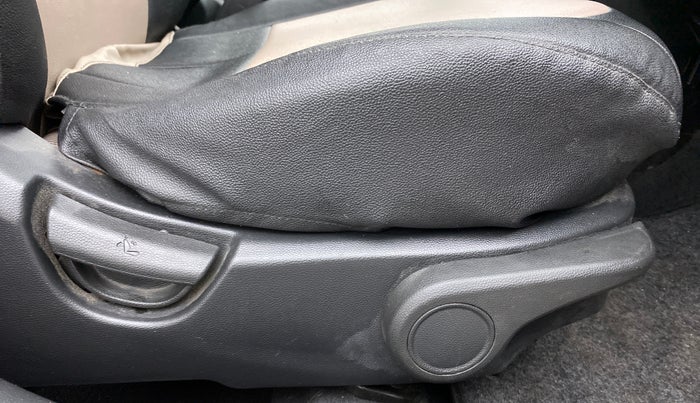 2017 Hyundai Xcent SX 1.2, Petrol, Manual, 32,061 km, Driver Side Adjustment Panel