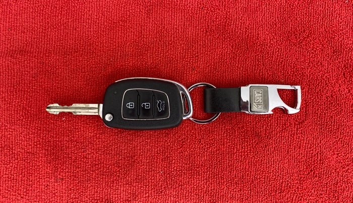 2017 Hyundai Xcent SX 1.2, Petrol, Manual, 32,061 km, Key Close Up