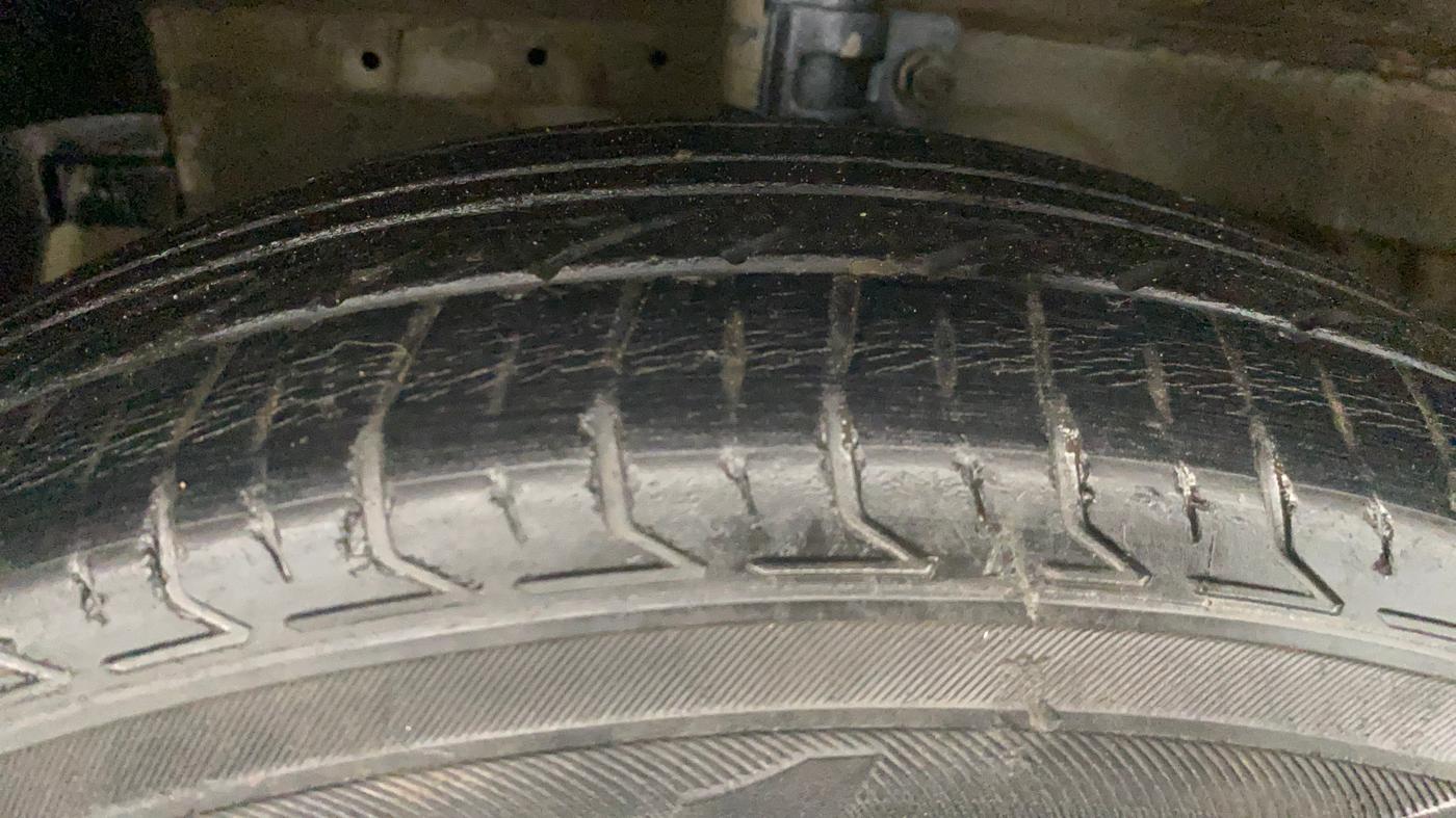 2016 Maruti Swift VXI, Petrol, Manual, 46,012 km, Left Front Tyre Tread