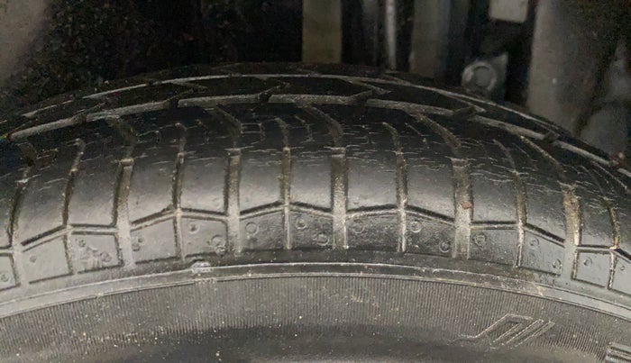 2016 Maruti Swift VXI, Petrol, Manual, 46,012 km, Left Rear Tyre Tread