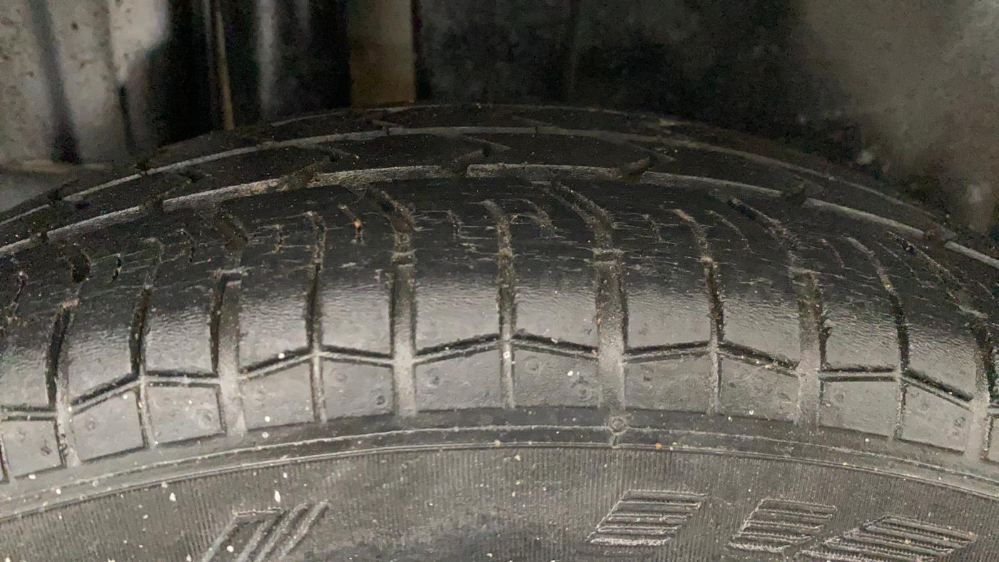 2016 Maruti Swift VXI, Petrol, Manual, 46,012 km, Right Rear Tyre Tread